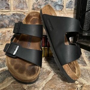All black Birkenstocks with leather-style double strap Women’s 36 5.5